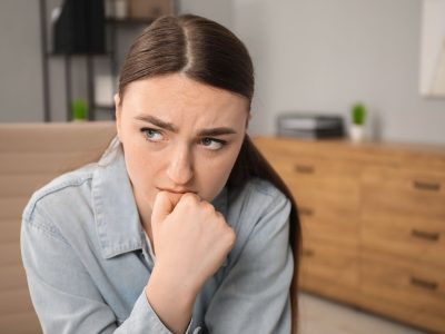 Femme qui n'ose pas